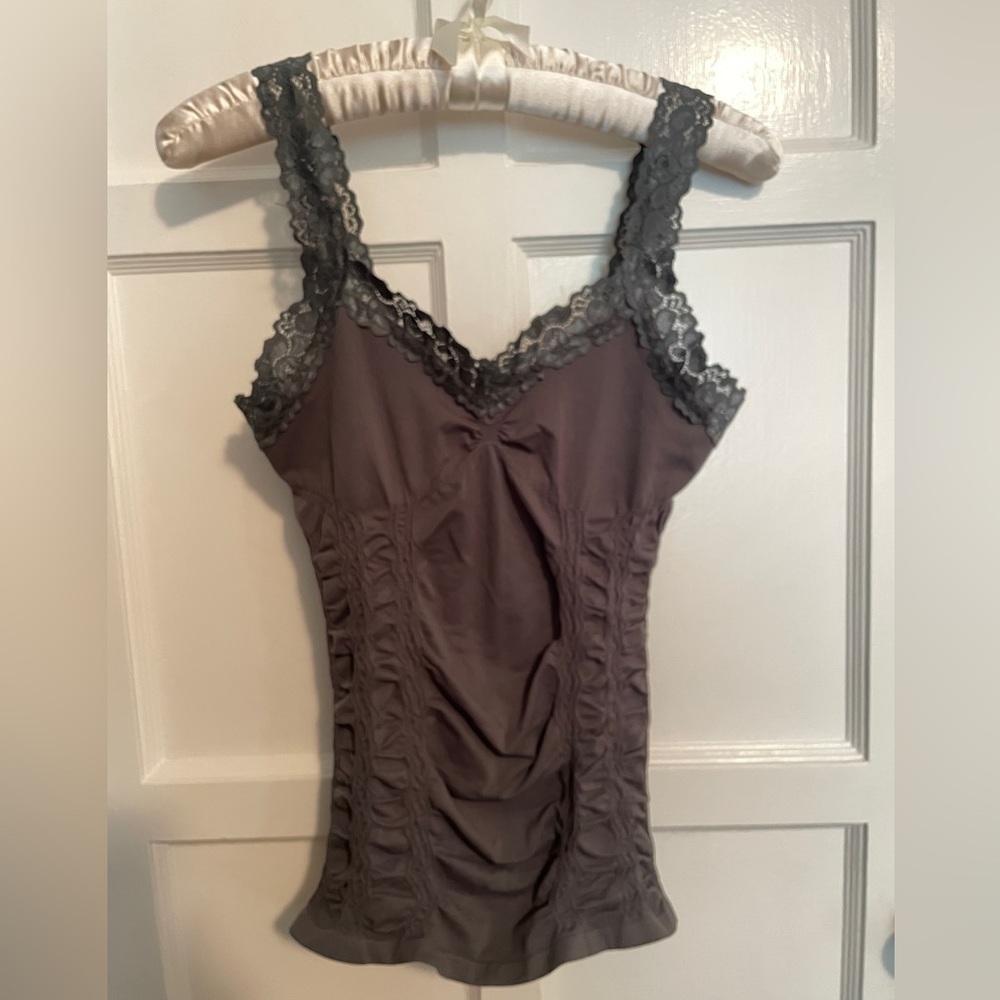 NWT Gray Lace stretch tank with stitched textural details- smokin'!